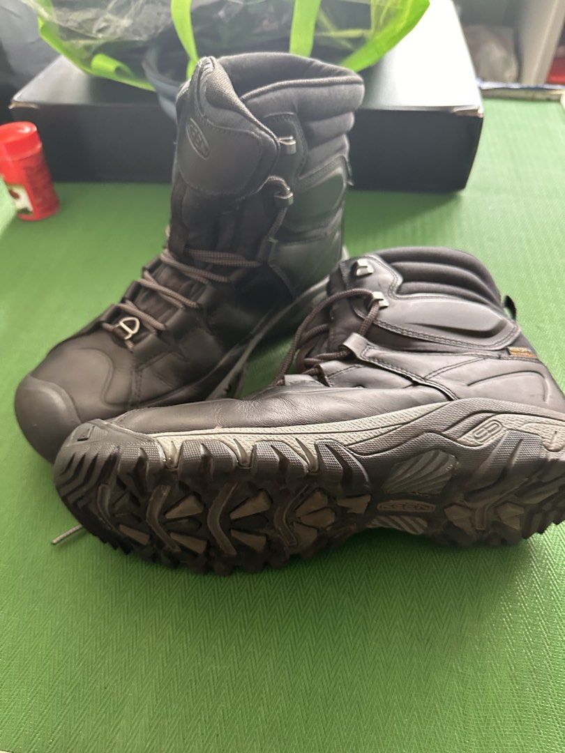 Keen Targhee III Waterproof Boots - Black - Size 9 (Category: Boots) located in Singapore. Submitted by wenping_sg (Listing ID 1432452269, Image 2). Description: - Keen Targhee III waterproof boots - Size: US 9 / EU 42 - Features Keen.Dry waterproof technology - Includes thermal insole - Perfect for outdoor activities and everyday wear.