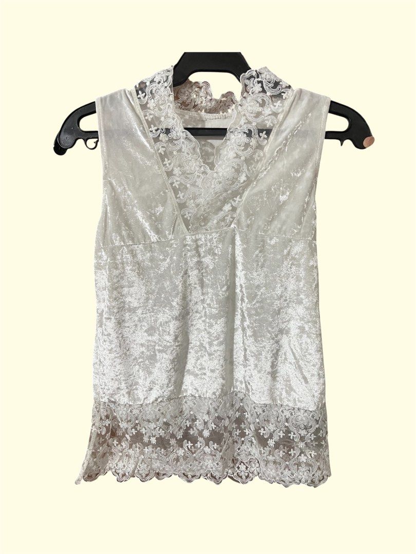 Lace-trim Sleeveless Top (Category: Blouses) located in Manila. Submitted by hellotrish (Listing ID 1432524585, Image 1). Description: - Size S - Color White ✅Payment First before Ship 📦 Lalamove, J&T (pm for when worn photo).