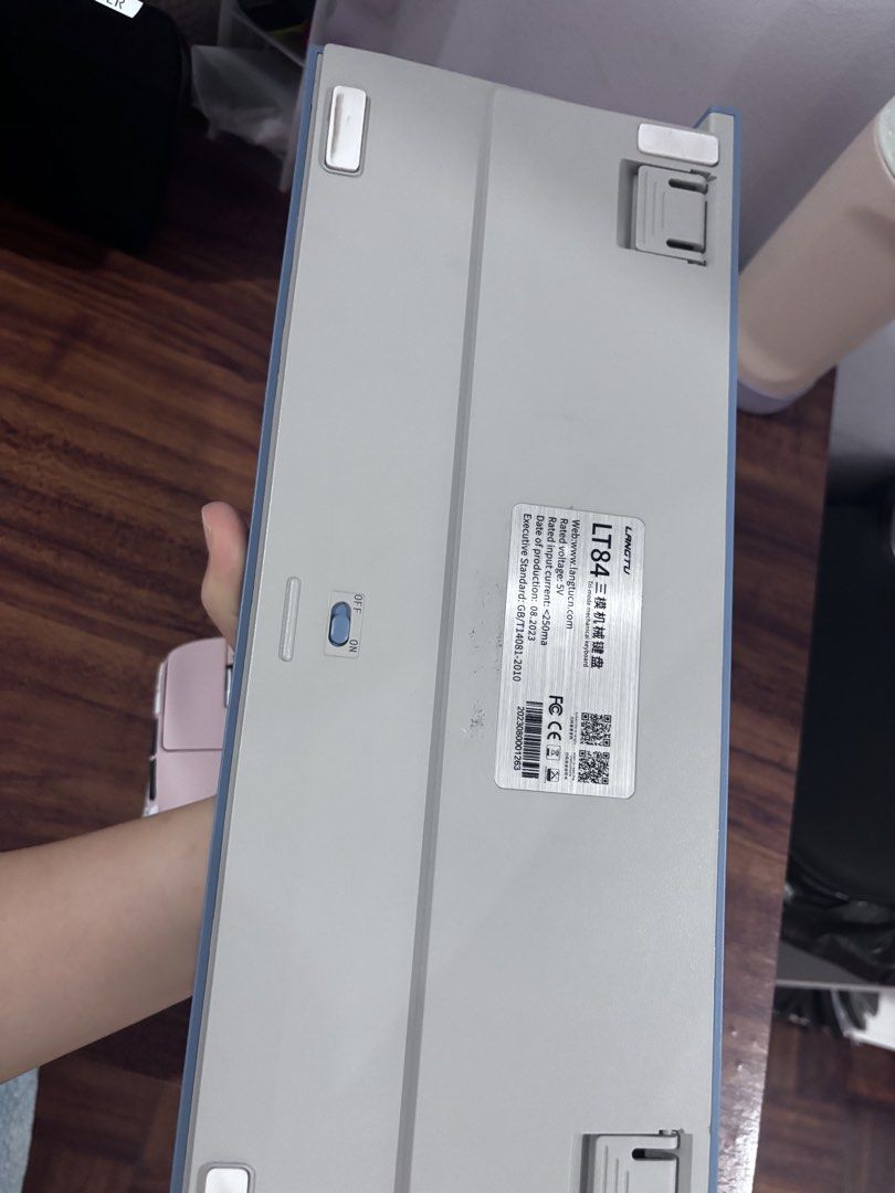 LANGTU LT84 Mechanical Keyboard (Category: Computer Keyboard) located in Cebu City. Submitted by makeupdontbreakup (Listing ID 1432450256, Image 2). Description: - Lofree LT84 mechanical keyboard - Blue and white keycap design - Includes a rotary knob - Features function keys - Power switch located at the back - Compact layout.