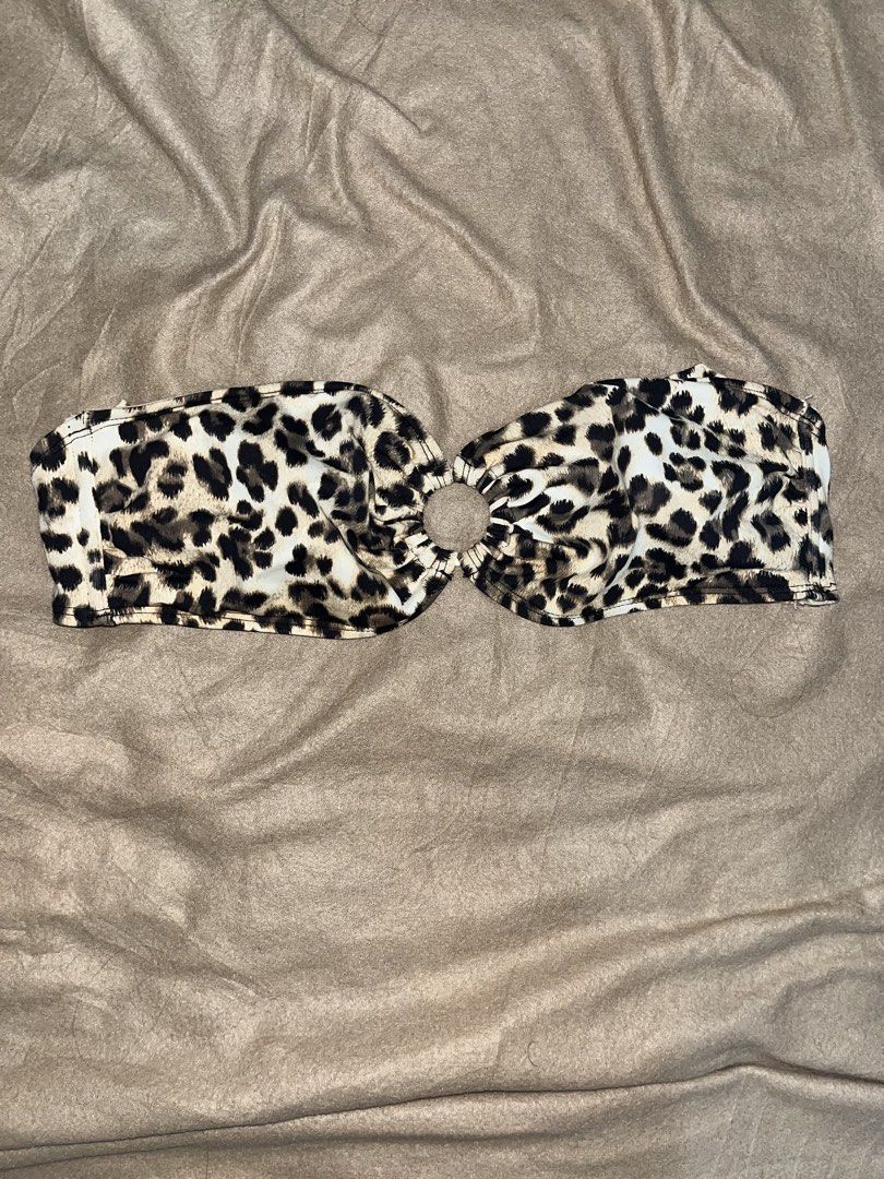 Leopard Print Bikini Top (Category: Bikinis & Swimsuits) located in Manila. Submitted by quarishop21 (Listing ID 1432510194, Image 1). Description: NEVER BEEN USED ‼️ - Stylish leopard print design - Unique ring detail at the center - Strapless for a sleek look - Ideal for beach and pool wear - Smooth and comfortable fabric.