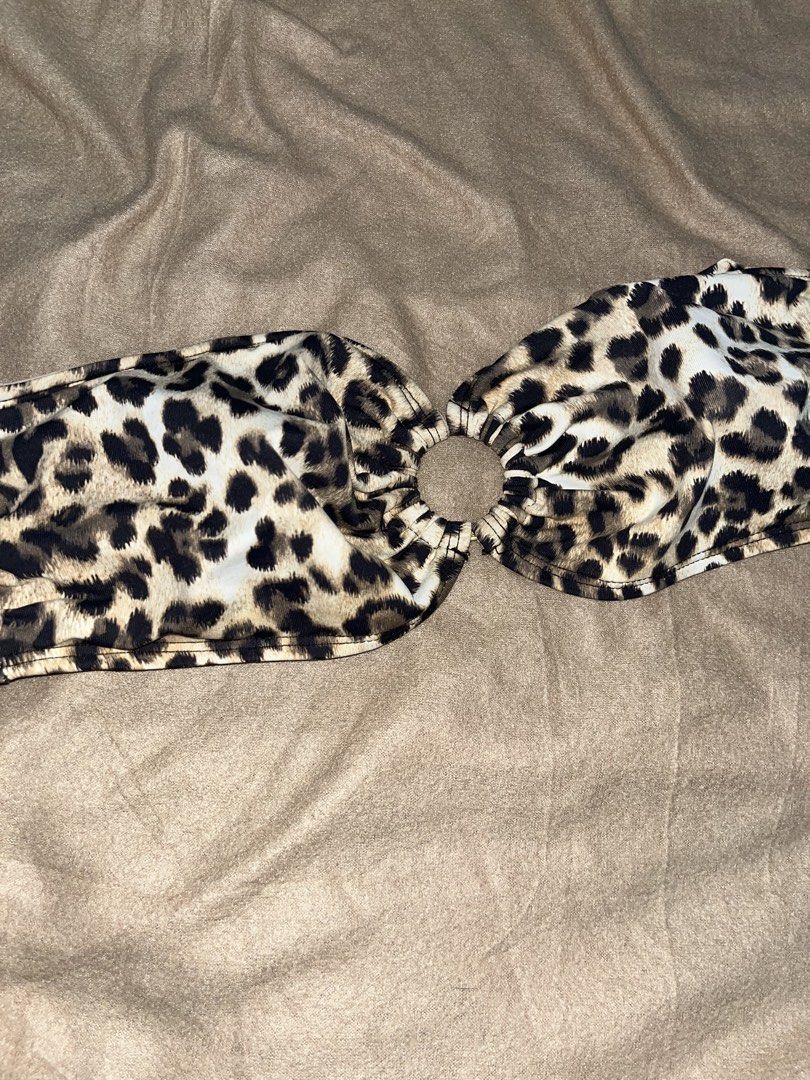 Leopard Print Bikini Top (Category: Bikinis & Swimsuits) located in Manila. Submitted by quarishop21 (Listing ID 1432510194, Image 2). Description: NEVER BEEN USED ‼️ - Stylish leopard print design - Unique ring detail at the center - Strapless for a sleek look - Ideal for beach and pool wear - Smooth and comfortable fabric.