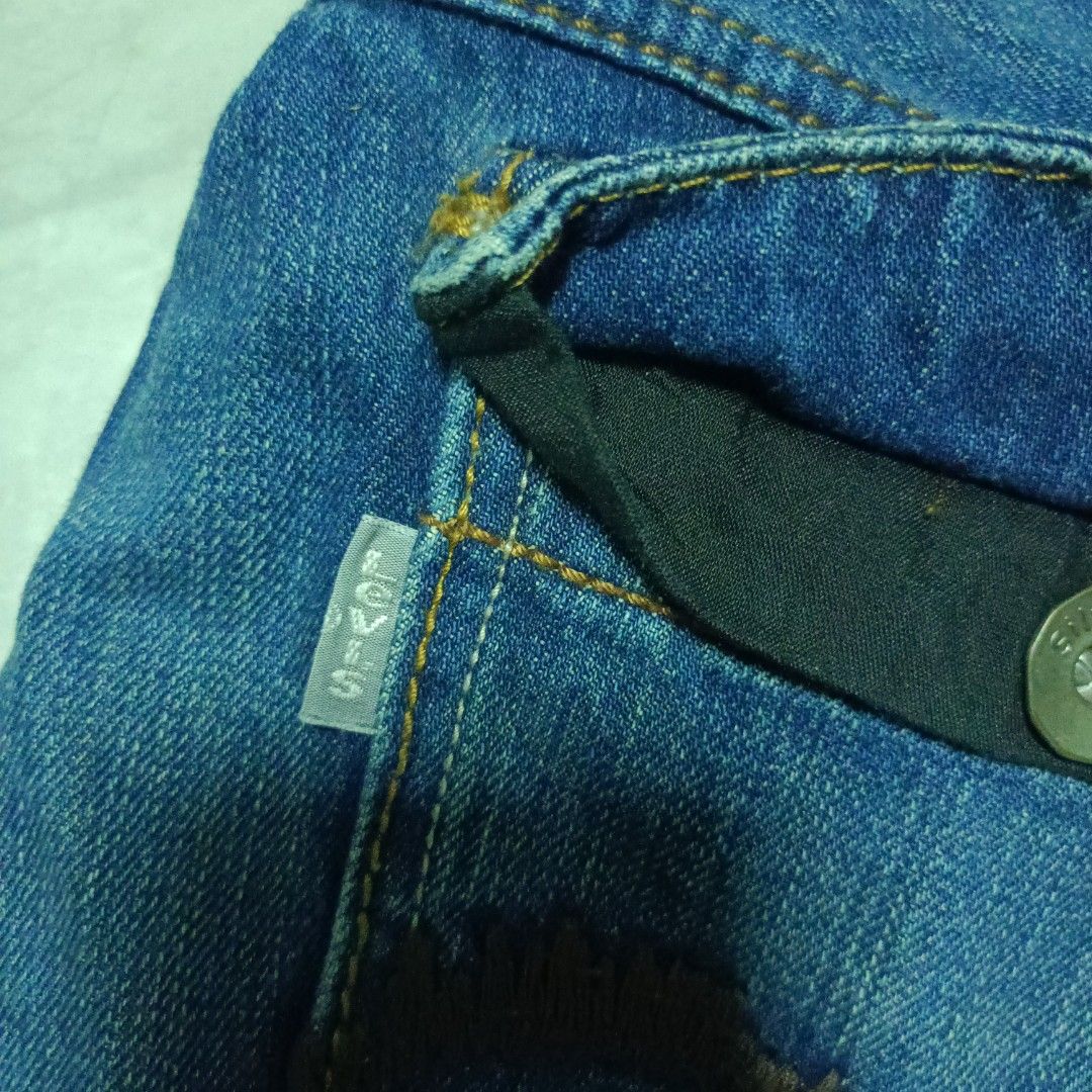 Levis silver tab straight cut (Category: Jeans) located in Odiongan. Submitted by thrifthub_bundang07 (Listing ID 1432551579, Image 3). Description: size 32 to 34 wais 43 length 8hem issue last pic.