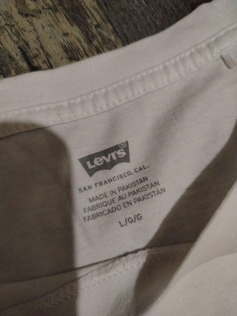 LEVI'S WOMEN'S BOXY TSHIRT (Category: Shirts) located in Mabalacat. Submitted by avathrifter (Listing ID 1432449653, Image 3). Description: LEGIT/AUTHENTIC EXCELLENT CONDITION 9.5/10 COLOR RATE LARGE ON TAG 22 WIDTH / 23 LENGTH NO ISSUE ❌ NEED DEEP WASH DM 📩 📍 REMINDERS Please read the item details before purchasing. Color may vary due to lighting. These items are thrifted, so please manage your expectations..