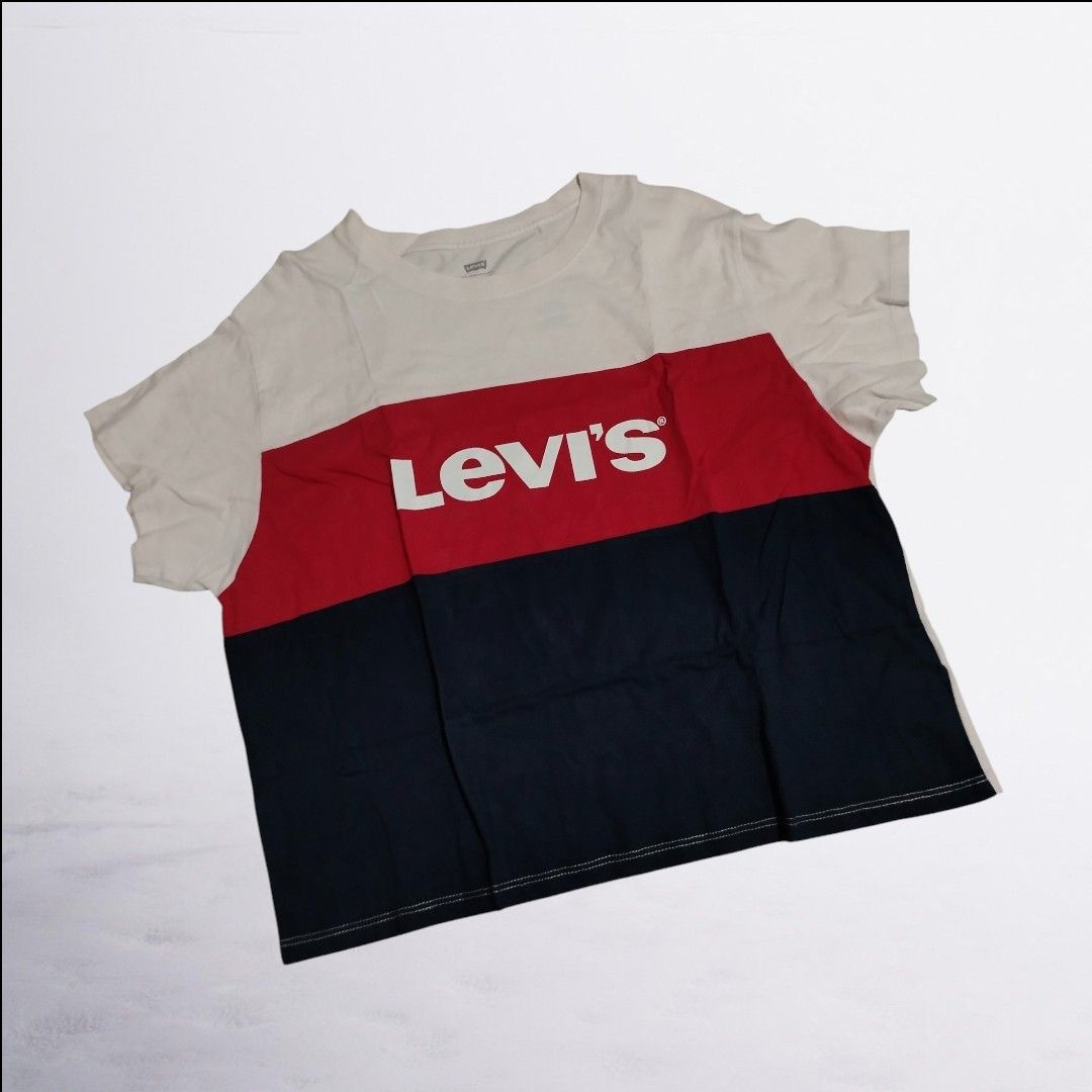 LEVI'S WOMEN'S BOXY TSHIRT (Category: Shirts) located in Mabalacat. Submitted by avathrifter (Listing ID 1432449653, Image 2). Description: LEGIT/AUTHENTIC EXCELLENT CONDITION 9.5/10 COLOR RATE LARGE ON TAG 22 WIDTH / 23 LENGTH NO ISSUE ❌ NEED DEEP WASH DM 📩 📍 REMINDERS Please read the item details before purchasing. Color may vary due to lighting. These items are thrifted, so please manage your expectations..