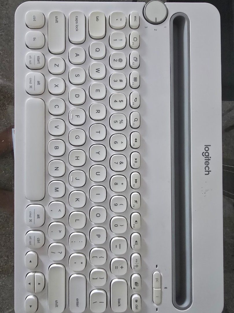 Logitech K480 Bluetooth Keyboard - White483975525386823681