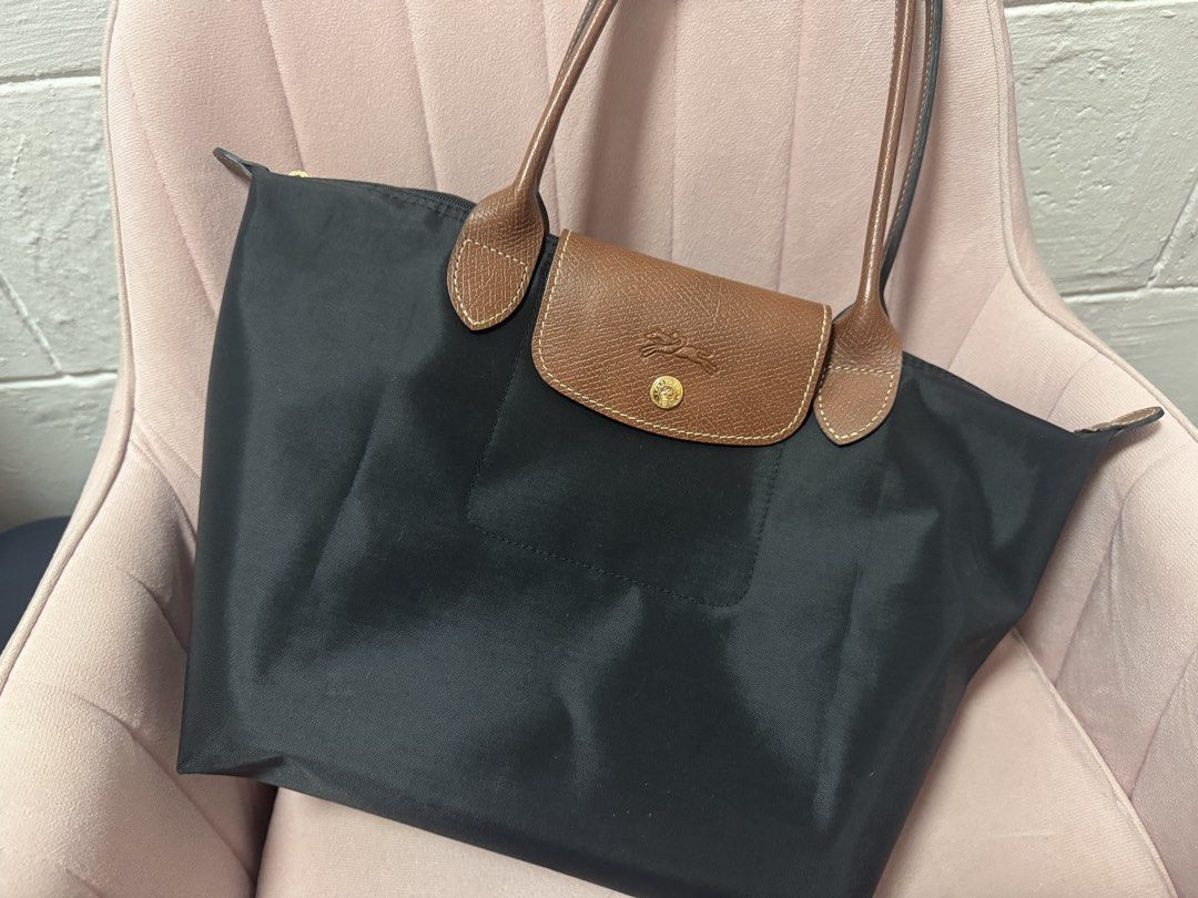 Longchamp Le Pliage Tote Bag in Black (Medium) (Category: Luxury Bags & Wallets) located in Quezon City. Submitted by mahliknvrr (Listing ID 1430853837, Image 3). Description: - original - color black in size medium - bought in dubai - like new condition (no flaws) - comes with the original packaging and paper bag - srp in the Philippines is 10,000 pesos .