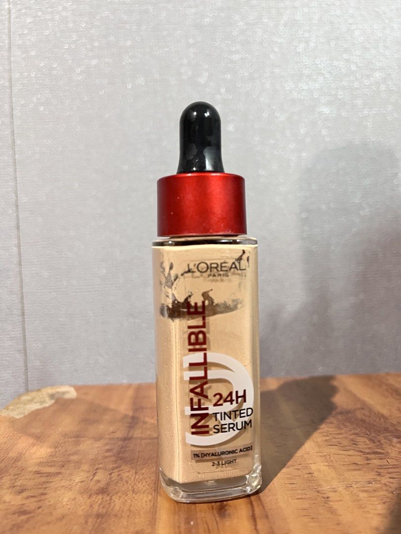 L'Oreal Infallible 24H Tinted Serum (Category: Makeup) located in Candon. Submitted by dhinlei07 (Listing ID 1432444531, Image 1). Description: - L'Oreal Infallible 24H Tinted Serum - Contains 1% Hyaluronic Acid - Shade: 2-3 Light - Clear glass bottle with a red cap and black dropper - Features a convenient dropper for application.
