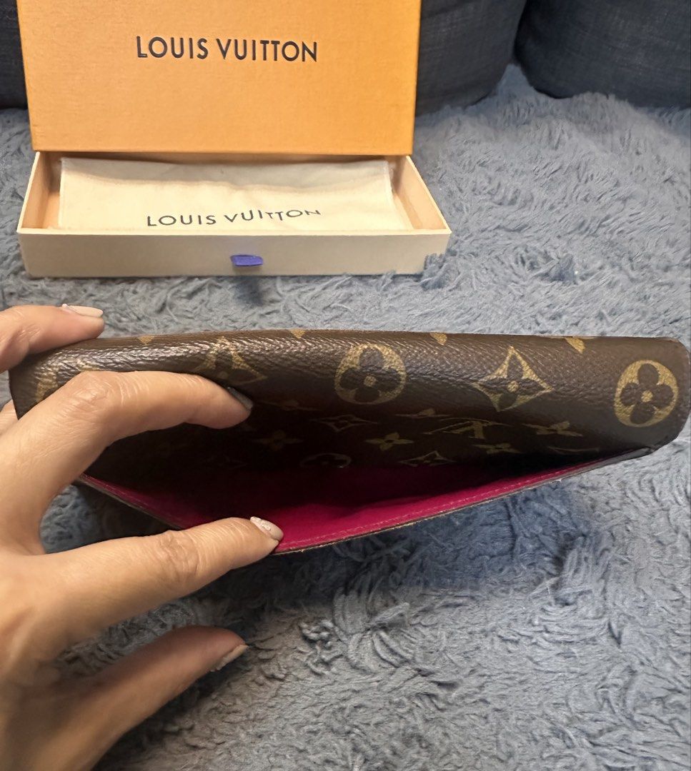Louis Vuitton Sarah Wallet Monogram (Category: Luxury Bags & Wallets) located in General Trias. Submitted by mimispreloves (Listing ID 1432552641, Image 3). Description: - Authentic Louis Vuitton Sarah Wallet - Monogram canvas - Flap closure with snap button - Pink leather interior - Multiple card slots and compartments - Zippered pocket - Includes original box and dust bag - Perfect for everyday use -Php17k only.