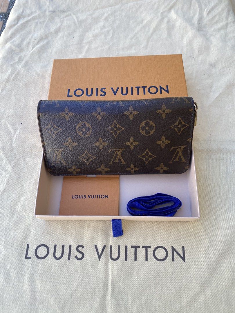 LV Monogram long wallet (Category: Luxury Bags & Wallets) located in Quezon City. Submitted by acepangili29109 (Listing ID 1432420450, Image 1). Description: ♦️Lv Long wallet Monogram pink Interior ♦️Rank 8.5/10 ♦️Inclusion: Box, cloche ❌Reminder: All products are Authentic and slightly negotiable for decided buyers only.😍🙏🏻 .
