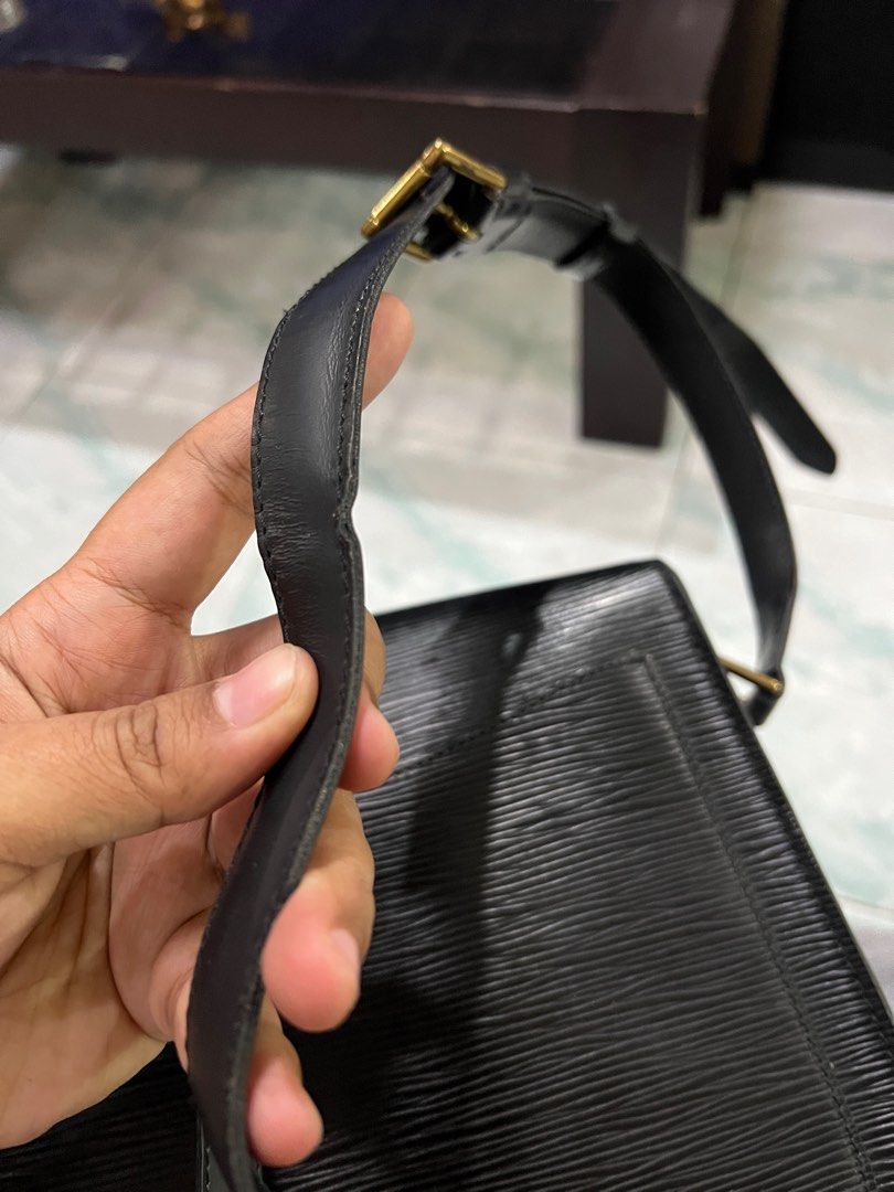 Lv saint Cloud GM (Category: Luxury Bags & Wallets) located in Valenzuela. Submitted by 3ssiastansachajapansurplus (Listing ID 1432395637, Image 3). Description: Minor issues inside, I cant find the code location .
