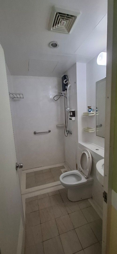 Malate Bayview Mansion (Category: Apartments & Condos) located in Manila. Submitted by ginacruz899 (Listing ID 1432537567, Image 3). Description: 35 sqm studio unit with balcony, fully-furnished.