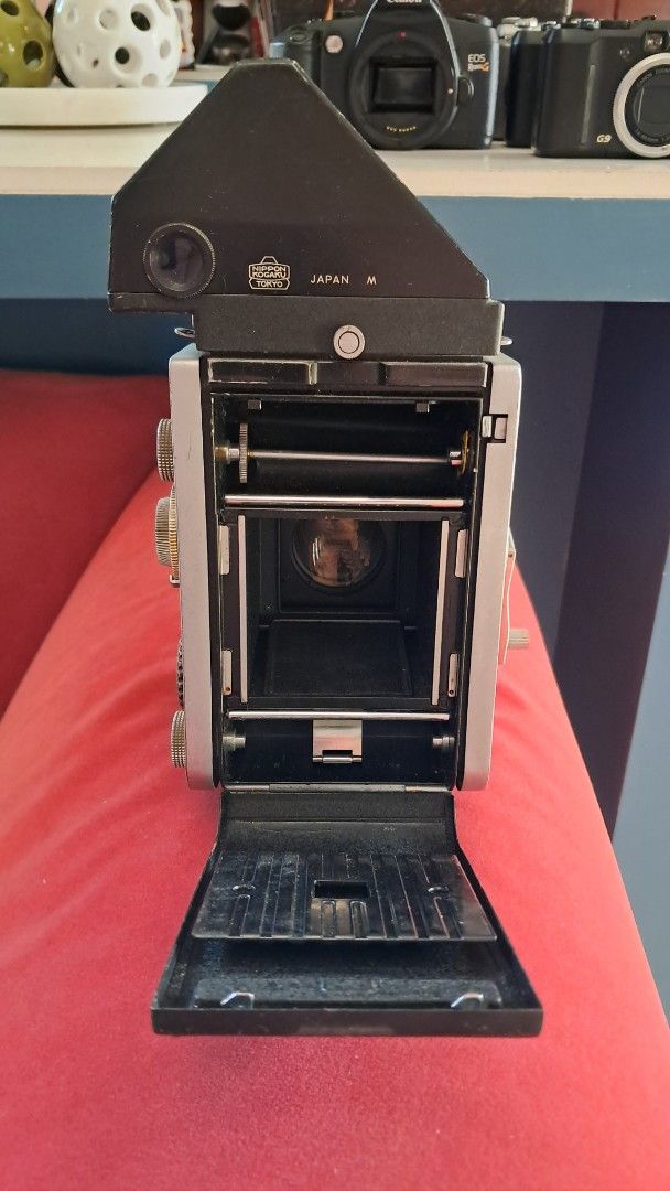 Mamiya C330 Porroflex Camera (Category: Cameras) located in Santa Rosa. Submitted by majanice (Listing ID 1432465968, Image 3). Description: - Mamiya C330 Porroflex camera - Features a viewfinder - Black and silver body - Comes with lens cap - Includes film compartment great addition to camera enthusiast! condition: winding /firing untested.
