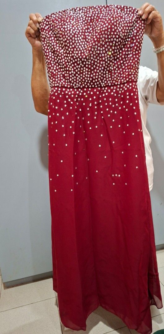 Maroon Embellished Strapless Dress (Category: Dresses) located in Malabon City. Submitted by shaqmax (Listing ID 1432507181, Image 1). Description: - Elegant maroon strapless dress - Heavily embellished bodice with sparkling details - Long, lightweight skirt - Perfect for special occasions Worn only once. Shipping fee is shouldered by the buyer..