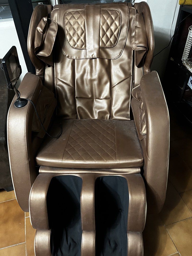 Massage Chair with Remote Control (Category: Massage Devices) located in Manila. Submitted by rdc_preloved (Listing ID 1432465304, Image 1). Description: - Stylish brown and beige massage chair - Integrated footrest for added comfort - Includes a convenient remote control - Offers multiple massage functions (kneading, heating, etc.) - Designed for relaxation and stress relief Issues: • slight issue in speaker • Drop option not fully reclining ( b