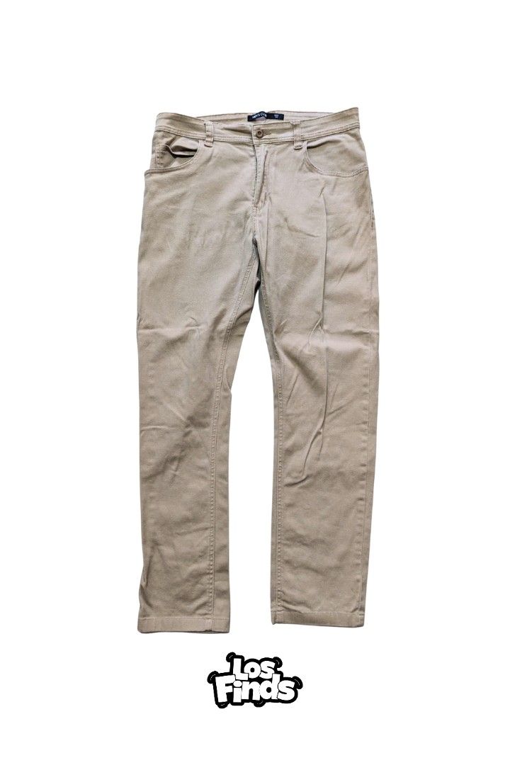 Men's Club Brown Pants (Category: Trousers) located in Caloocan City. Submitted by losfinds (Listing ID 1432472232, Image 1). Description: - Men's Club Brown pants - Brown - Size 34 - Classic five-pocket design - Suitable for casual wear - Corduroy fabric.