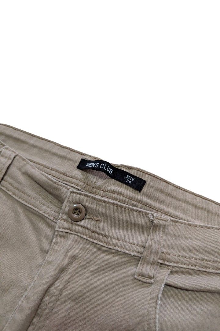 Men's Club Brown Pants (Category: Trousers) located in Caloocan City. Submitted by losfinds (Listing ID 1432472232, Image 2). Description: - Men's Club Brown pants - Brown - Size 34 - Classic five-pocket design - Suitable for casual wear - Corduroy fabric.