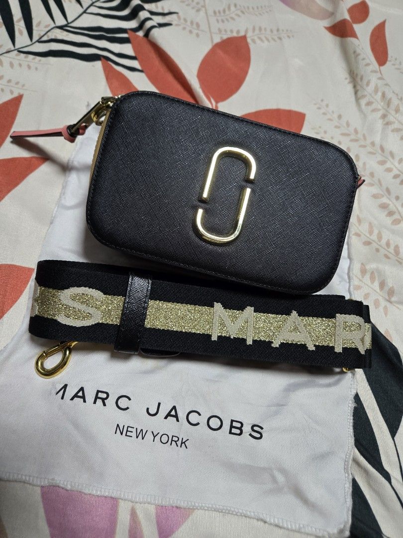 Mj Camera Bag (Category: Luxury Bags & Wallets) located in Bulacan. Submitted by row01 (Listing ID 1432558106, Image 2). Description: -pre-loved from japan namine lang po sa online selling -with card and dustbag .