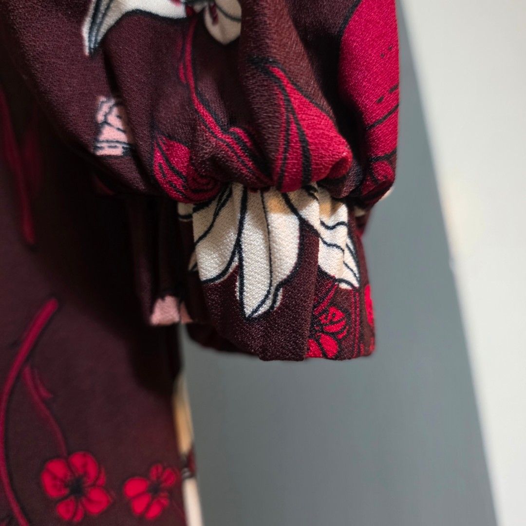 MNG Basics Floral Dress - Size S (Category: Dresses) located in Pasig City. Submitted by gentleflower_e2f435 (Listing ID 1432518713, Image 2). Description: - Size S floral dress. Tagged S but fits M / L - Colors: Burgundy, white, and red - Long sleeves with gathered cuffs - Round neckline - Lightweight fabric, perfect for office events, dinners. Works wonderfully with stockings / leggings and boots. 🤍.
