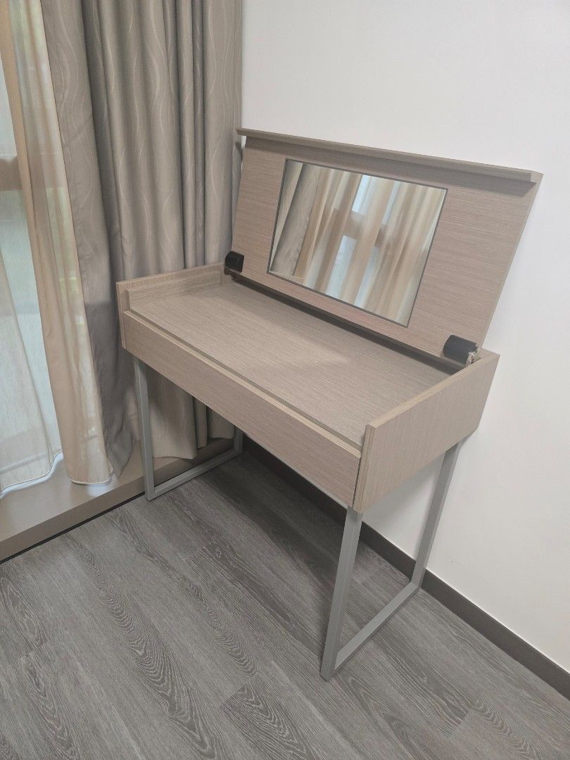 Modern Dressing Table with Mirror and Drawer