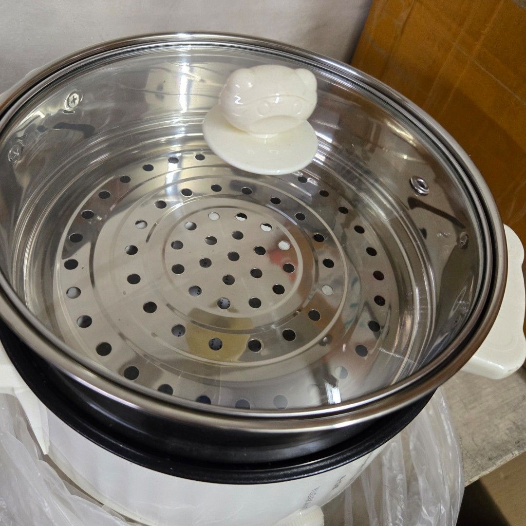 Multifunctional electric cooker with steamer 24cm (Category: Cookware & Accessories) located in Manila. Submitted by olx476228133 (Listing ID 1432505594, Image 2). Description: Multifunctional electric cooker with steamer , brand new with box 24cm , also available 26cm and 28cm Grab/lalamove/JNT Payment Before Shipout Shipping fee should be shouldered by buyer Location : Tondo.