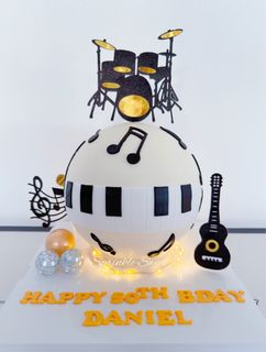 Pinata cake/ knock knock cake/ bombshell cake Collection item 2