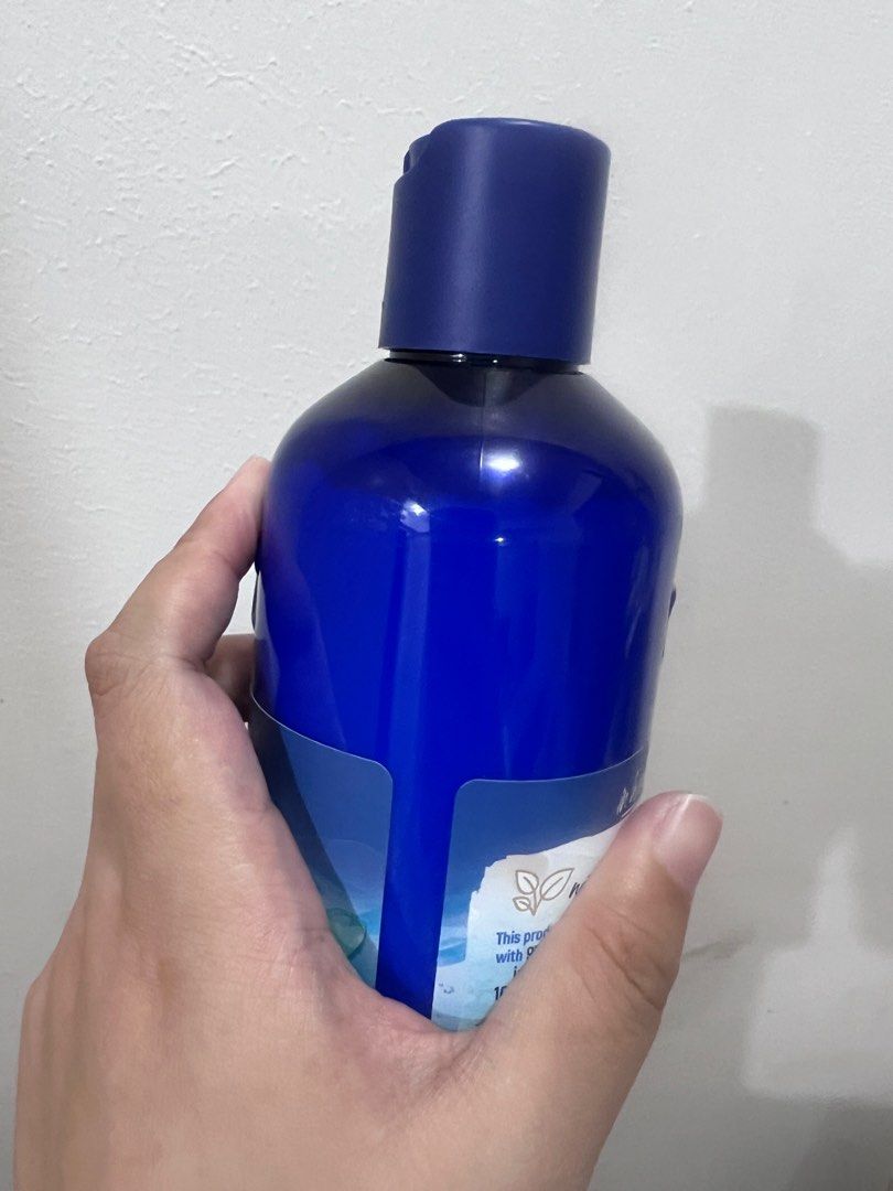 Naturals by Watsons Algae Body Lotion (Category: Body Care) located in Valenzuela. Submitted by mae123_ (Listing ID 1432430692, Image 2). Description: - Naturals by Watsons Algae Deep Hydration Body Lotion - Contains organic algae from Portugal - Provides 24-hour intense moisture - Bottle made with 100% recycled ocean-bound plastic - Blue bottle 97% full.