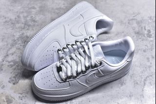 (Category: ) located in . Submitted by Outlet.Sneakers (Listing ID 1432395131, Image 1). Description: .