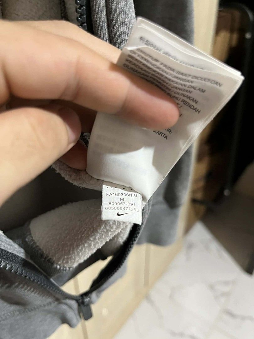 Nike Air Full Zip Hoodie (Category: Hoodies) located in Iba. Submitted by jhongscepter (Listing ID 1432546216, Image 3). Description: length==> 26 width==> 22 issue==> none add sf.