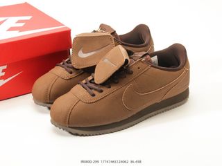 (Category: ) located in . Submitted by outlet_sneakers_shop (Listing ID 1432442881, Image 1). Description: .