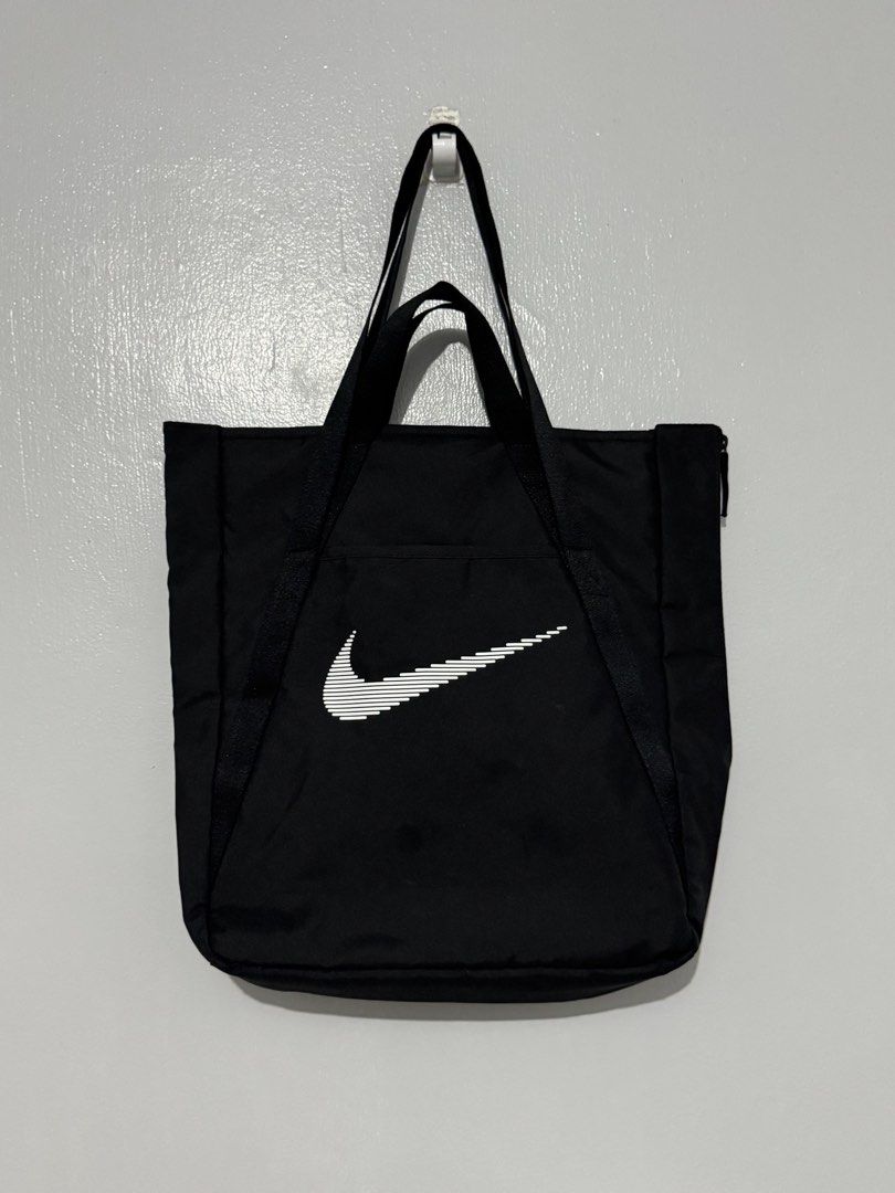 Nike Gym Tote (28L) Authetic (Category: Tote Bags) located in Bulacan. Submitted by hilligna (Listing ID 1432470037, Image 1). Description: Brandnew No matter what your training journey is, this tote is made to handle it. Multiple deep pockets line the inside of this bag, both open and zipped for extra security. The front and back features pockets for the small things you want easy access to. And, the size of this tote is deceptive—the sides feat