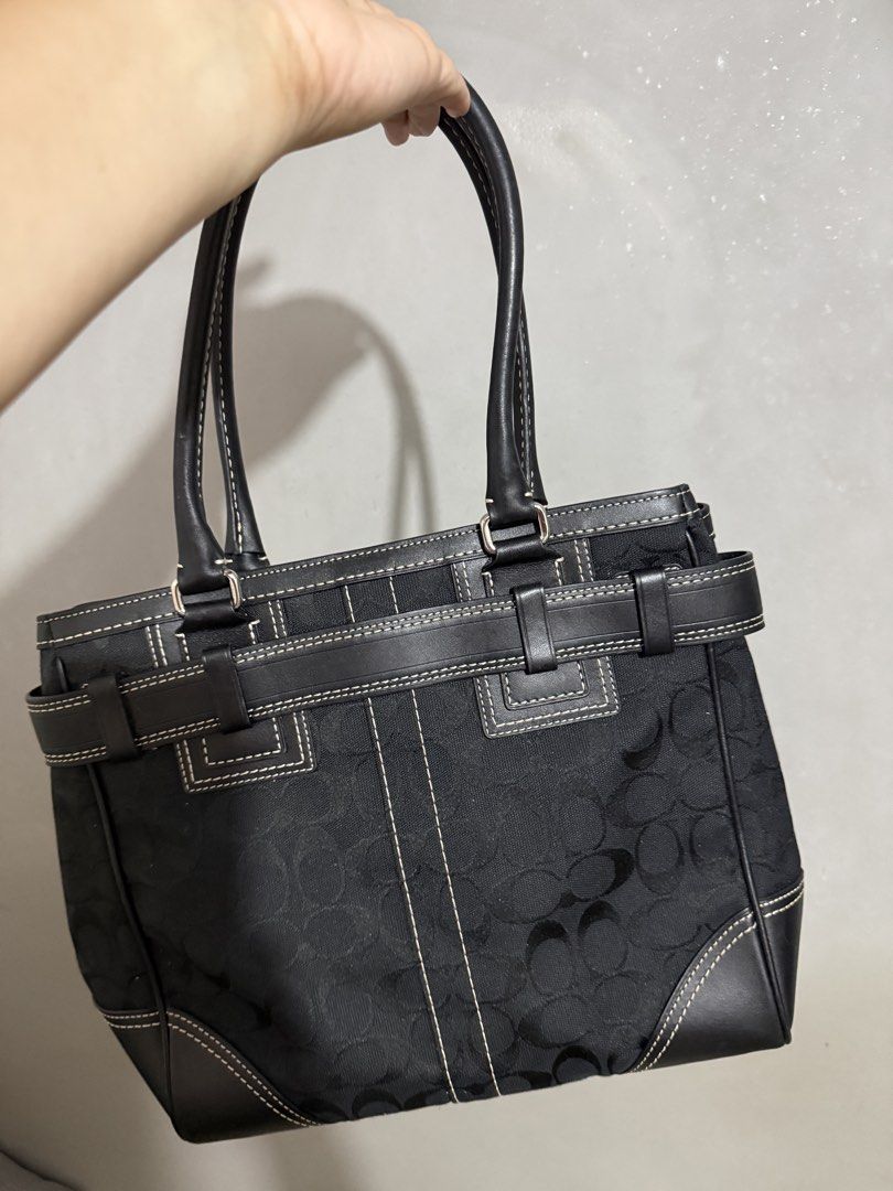 Original Coach Shoulder Bag from Japan (Category: Luxury Bags & Wallets) located in Manila. Submitted by joycemiramar (Listing ID 1432485748, Image 3). Description: Coach Hampton Signature Belted Carryall Satchel from Japan.