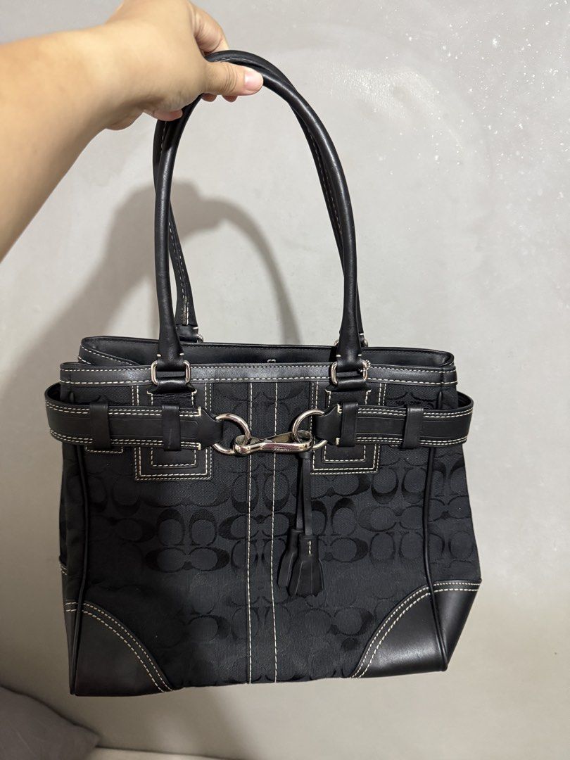Original Coach Shoulder Bag from Japan (Category: Luxury Bags & Wallets) located in Manila. Submitted by joycemiramar (Listing ID 1432485748, Image 2). Description: Coach Hampton Signature Belted Carryall Satchel from Japan.