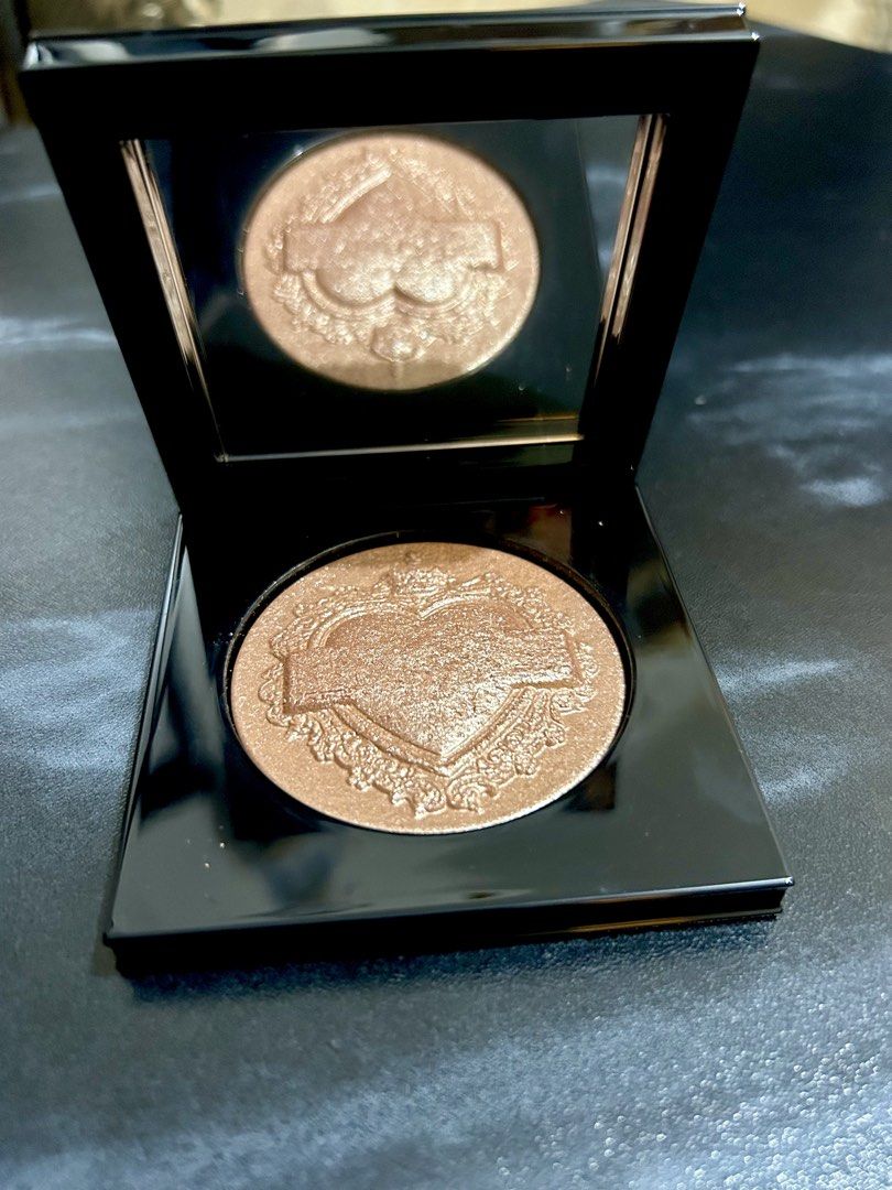 Pat McGrath Labs Skin Highlighter (Category: Makeup) located in Valenzuela. Submitted by jamcolecciones (Listing ID 1432482260, Image 2). Description: Used once sa wedding! This is almost new! Can be used as highlighter or bronzer! .
