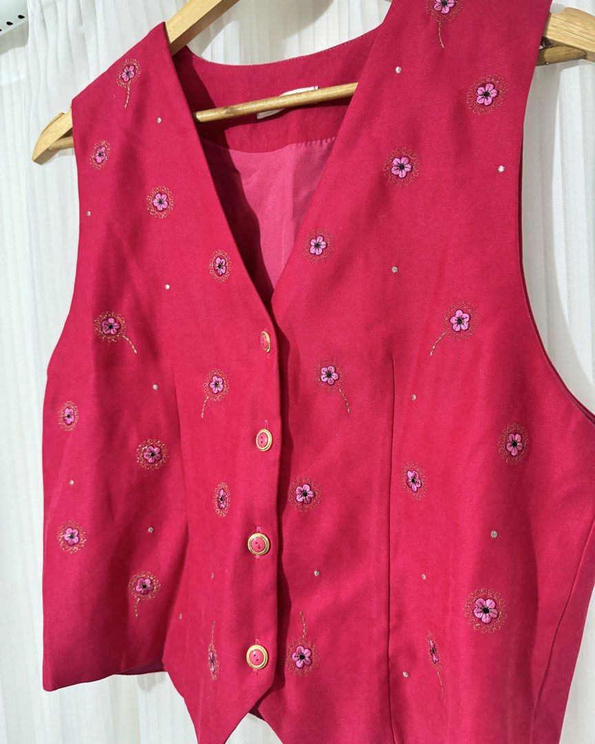 Pink Floral Summer Vest (Category: Others Tops) located in Quezon City. Submitted by curatedclosetbycharlotte (Listing ID 1432551121, Image 1). Description: Fits size Medium to Large Adjustable, waist-cinching .