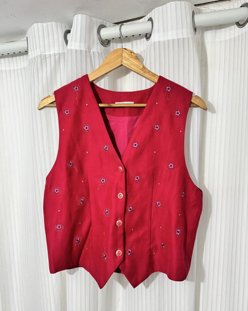 Pink Floral Summer Vest (Category: Others Tops) located in Quezon City. Submitted by curatedclosetbycharlotte (Listing ID 1432551121, Image 3). Description: Fits size Medium to Large Adjustable, waist-cinching .