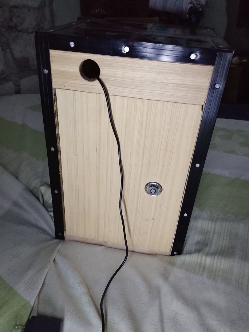 Piso Wifi 24/7 Machine ( issue lost key) (Category: Office & Business Technology) located in Caloocan City. Submitted by marius41 (Listing ID 1432397239, Image 2). Description: - 24/7 Piso Wifi access - Features a coin slot for easy payment - Clear display with connection instructions - Stylish black design with wooden back panel - Includes Piso Wifi logo and online game icons - Comes with a power cord for immediate use.