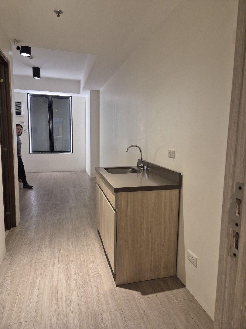 Preselling!! Studio 12 min walk from IT Park (Category: Apartments & Condos) located in Cebu City. Submitted by jannetgonzagaces (Listing ID 1432416733, Image 3). Description: finished unit floor area: 21.23 sqm Reservation fee : 30,000 monthly equity: 8,877.78 at 45 months to pay 46 months balance is loanable thru Bank Financing - 3,595,500.