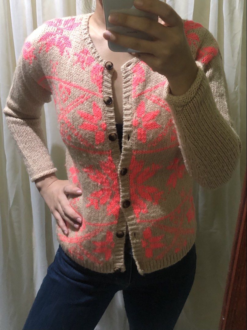 Red Cable Knit Sweater with Shoulder Buttons take all 500 (Category: Longsleeves) located in Muntinlupa City. Submitted by _x_preloved (Listing ID 1432435655, Image 2). Description: .
