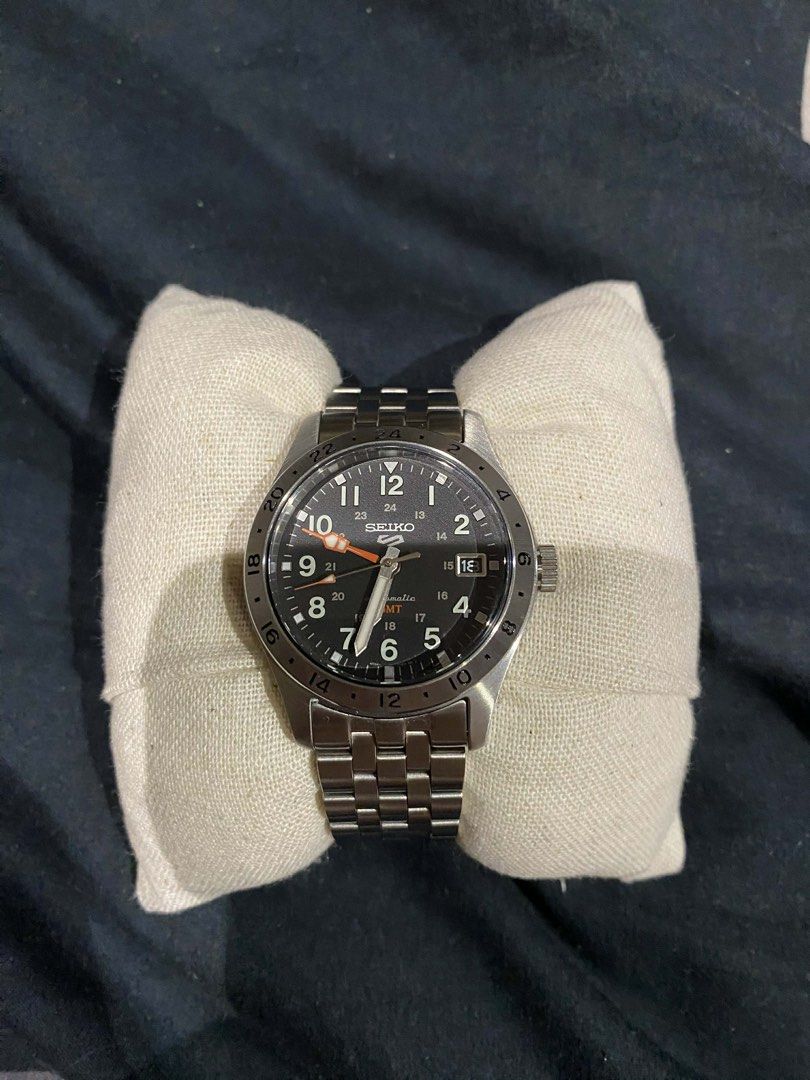 Seiko 5 sports gmt (Category: Men's Watches) located in Manila. Submitted by rockpulse (Listing ID 1432484952, Image 1). Description: Seiko 5 sports gmt Ref No. SSK023K1 39.4mm Complete links Automatic Use.