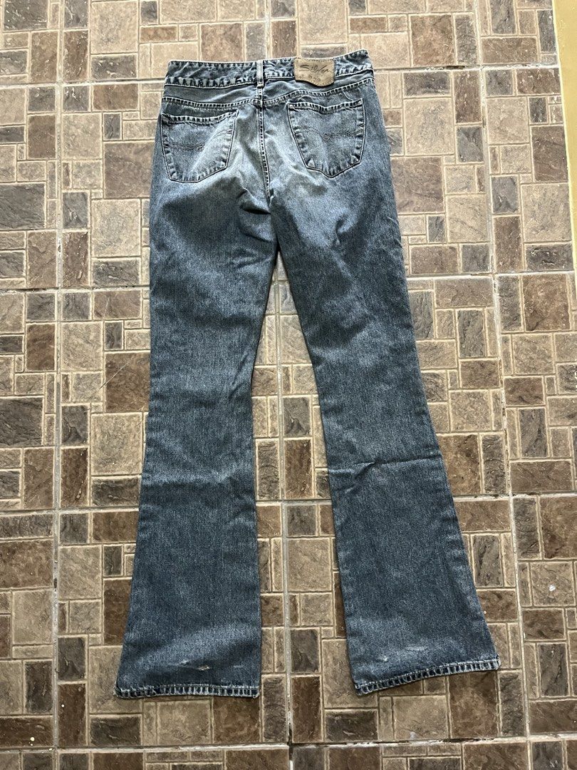 Y2k Silver Jeans Co. Flared Denim Jeans (Category: Jeans) located in San Narciso. Submitted by shanthriftdope (Listing ID 1432515060, Image 2). Description: Waist 31-32 Length - 45 Leg opening- 10.5 Minimal tatters on hem.