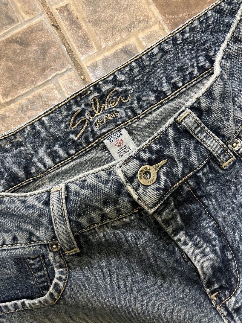 Y2k Silver Jeans Co. Flared Denim Jeans (Category: Jeans) located in San Narciso. Submitted by shanthriftdope (Listing ID 1432515060, Image 3). Description: Waist 31-32 Length - 45 Leg opening- 10.5 Minimal tatters on hem.