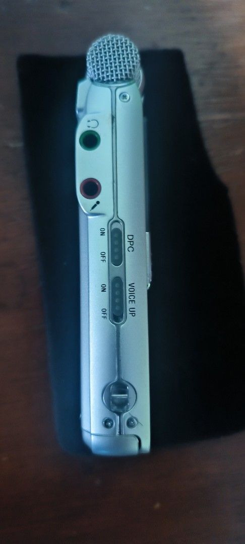 Sony IC Recorder ICD-MX20 (Category: Voice Recorders) located in Quezon City. Submitted by reojigma.1 (Listing ID 1432401985, Image 2). Description: Sony ICDMX20 Highlights 32MB Built-In Flash Memory Memory Stick Media 11 Hours Recording Time Voice Activation LCD Built-In Stereo/Mono Mic Features The Sony ICD-MX20 Digital Voice Recorder is a professional quality digital recorder that features the ability to connect to the computer for emailing, f