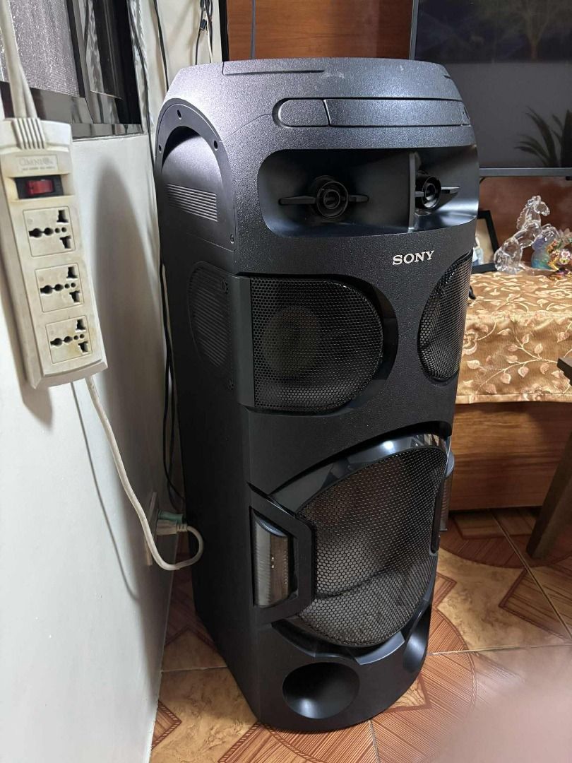 SONY MHC-V71D COMPONENT SPEAKER (Category: Soundbars, Speakers & Amplifiers) located in Quezon City. Submitted by 8xios8 (Listing ID 1432433625, Image 3). Description: FOR SALE‼️ SONY MHC-V71D COMPONENT SPEAKER All functions are in good conditions and no issue. Ang mga issue lang dyan ay: ⚫️ May mga alikabok lang sa loob ng speaker dahil hindi namin kinakalas ang screen (takot kami baka masira lang) ⚫️ May konting peeled lang sa may gesture contr