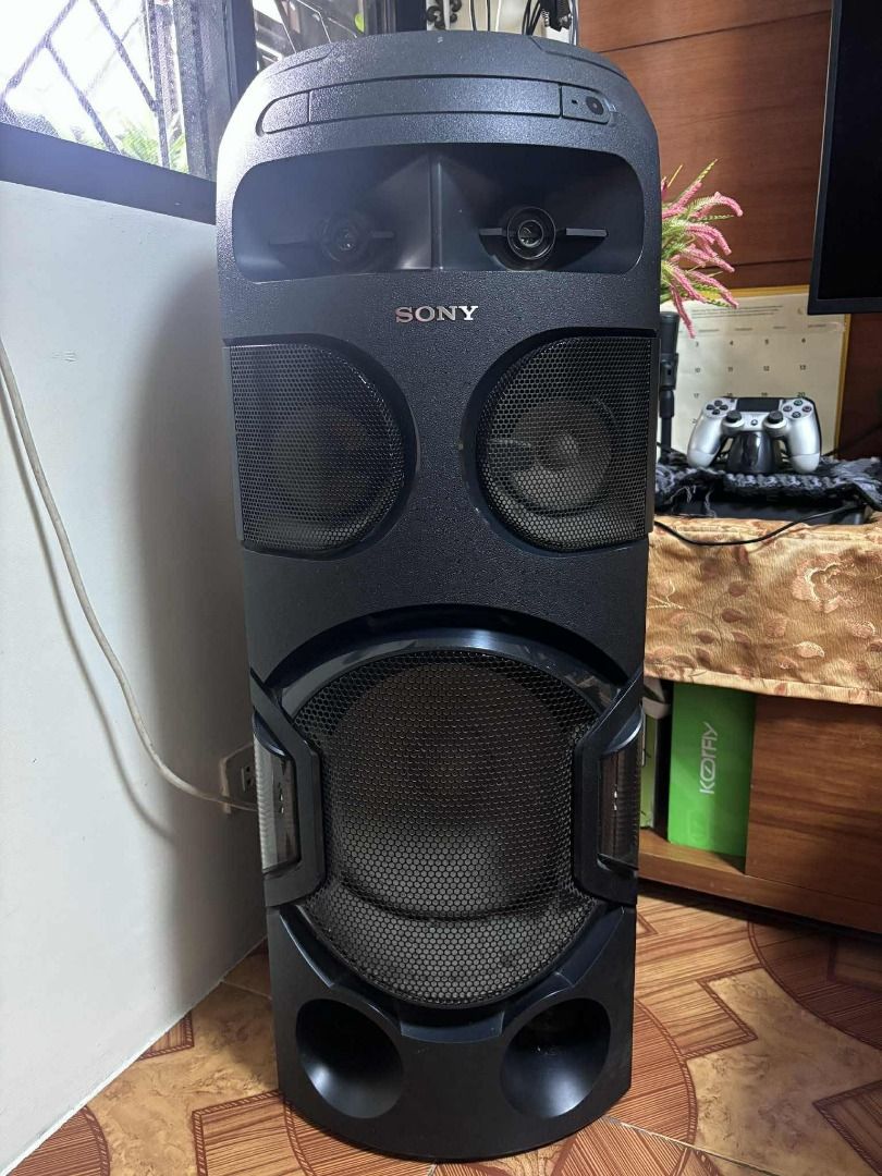 SONY MHC-V71D COMPONENT SPEAKER (Category: Soundbars, Speakers & Amplifiers) located in Quezon City. Submitted by 8xios8 (Listing ID 1432433625, Image 1). Description: FOR SALE‼️ SONY MHC-V71D COMPONENT SPEAKER All functions are in good conditions and no issue. Ang mga issue lang dyan ay: ⚫️ May mga alikabok lang sa loob ng speaker dahil hindi namin kinakalas ang screen (takot kami baka masira lang) ⚫️ May konting peeled lang sa may gesture contr