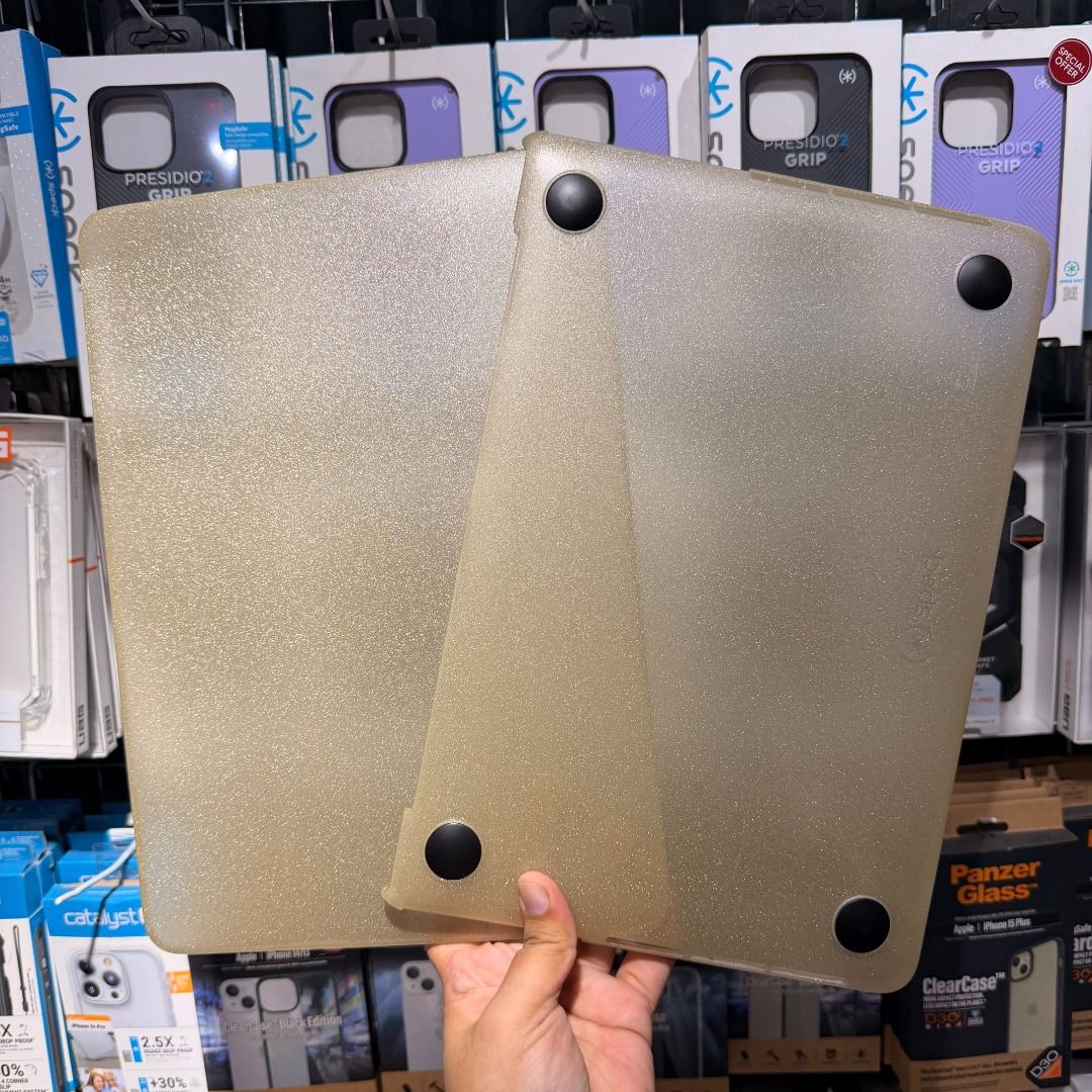 SPECK SMART SHELL GLITTER FOR MACBOOK 13 INCH RETINA DISPLAY 2015 (Category: Laptop Bags & Sleeves) located in Las Pinas. Submitted by nalisfindsph (Listing ID 1432512931, Image 2). Description: ✨ FOR SALE: Speck SmartShell Glitter Case ✨ 💻 **Compatible with:** MacBook Pro 13-inch (2015) Add sparkle while protecting your laptop with this stylish **Speck SmartShell Glitter case**. ✅ Slim and lightweight design ✅ Hard shell protection against scra
