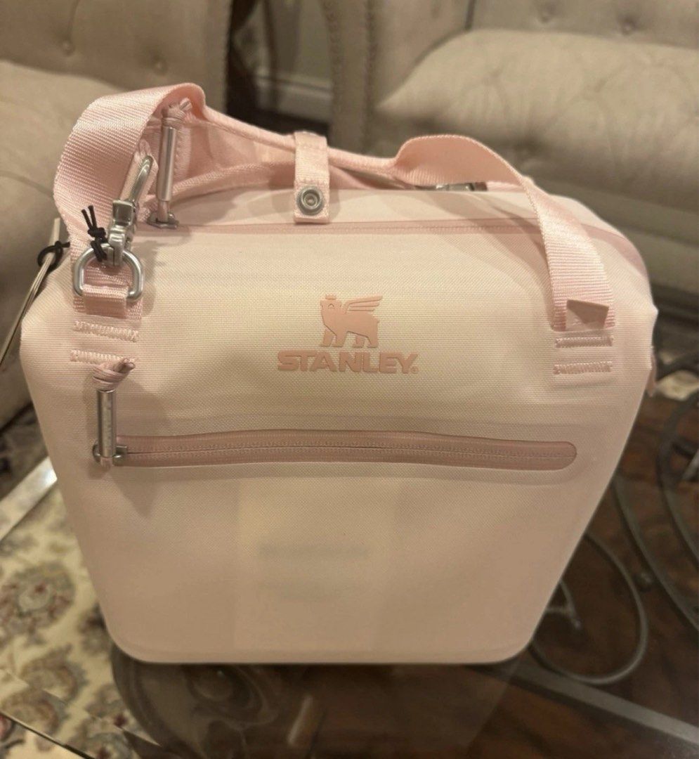 Stanley Julienne Mini Cooler Lunch Bag (Category: Food Organization & Storage) located in Caloocan City. Submitted by parkervane44220 (Listing ID 1432585610, Image 2). Description: - Stanley Julienne Mini Cooler - Keeps food and drinks cold - Features: - Zip closure - Top handle - Detachable shoulder strap - Sleek design - Stanley logo - Available in various colors.