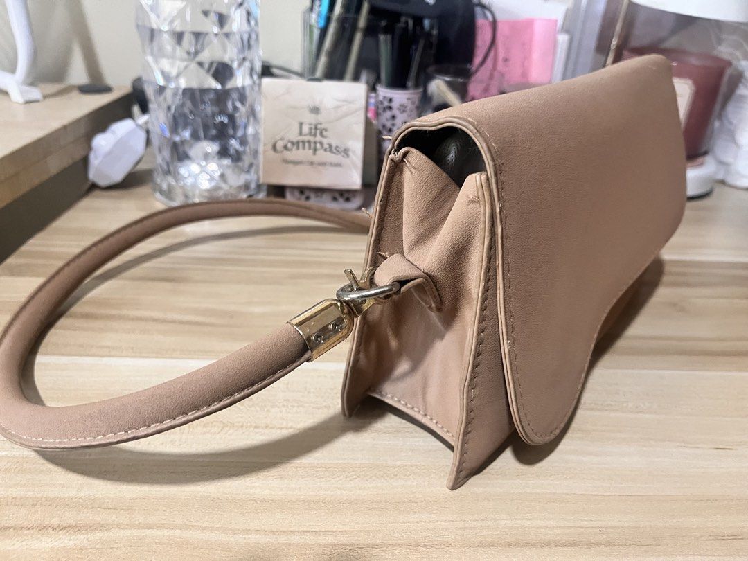 Tan Shoulder Bag with Curved Flap (Category: Shoulder Bags) located in Rizal. Submitted by authenticity17 (Listing ID 1432513364, Image 3). Description: Suede handbag once used very neet and fashionable can be worn in any outfit.