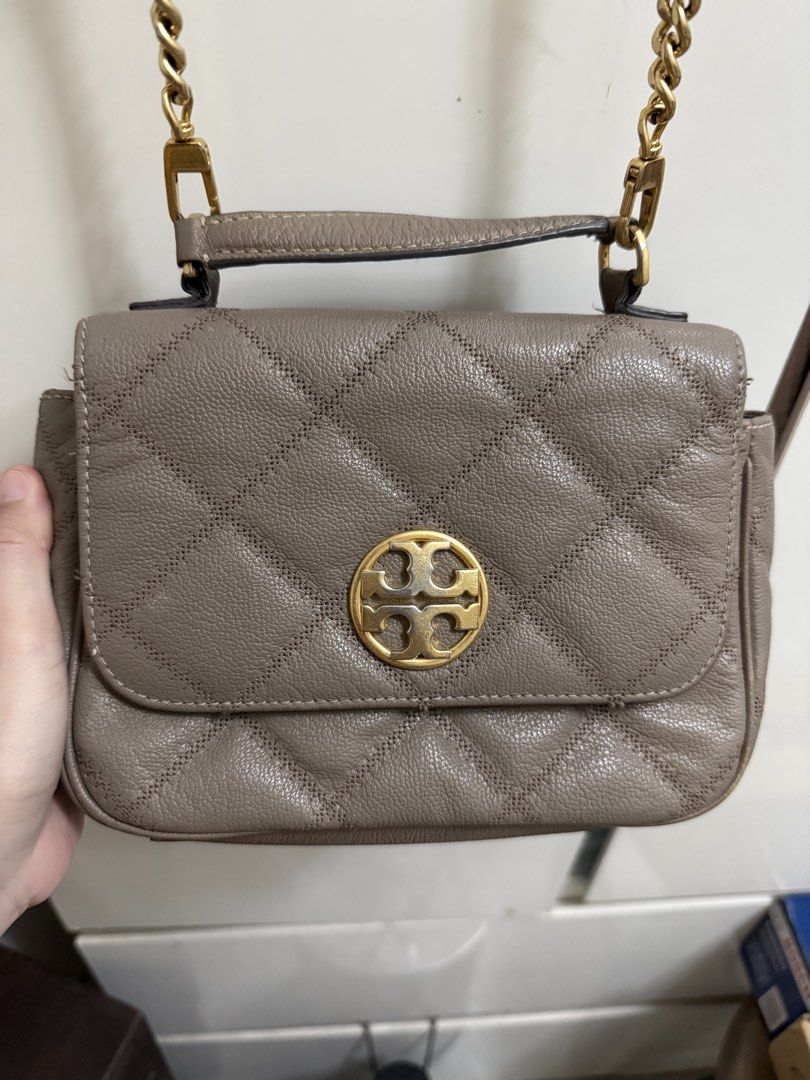 Tory Burch Quilted Crossbody Bag (Category: Luxury Bags & Wallets) located in Makati City. Submitted by kdbl_ (Listing ID 1432453870, Image 3). Description: - Tory Burch crossbody bag - Quilted design - Gold-tone logo - Chain strap and top handle - Interior pocket - Includes Tory Burch shopping bag - Tory Burch logo lining - Neutral color.