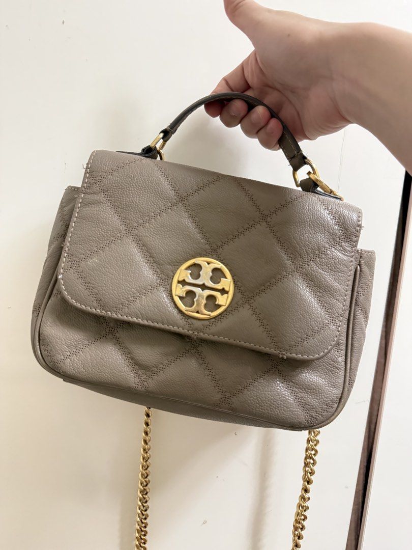 Tory Burch Quilted Crossbody Bag (Category: Luxury Bags & Wallets) located in Makati City. Submitted by kdbl_ (Listing ID 1432453870, Image 1). Description: - Tory Burch crossbody bag - Quilted design - Gold-tone logo - Chain strap and top handle - Interior pocket - Includes Tory Burch shopping bag - Tory Burch logo lining - Neutral color.