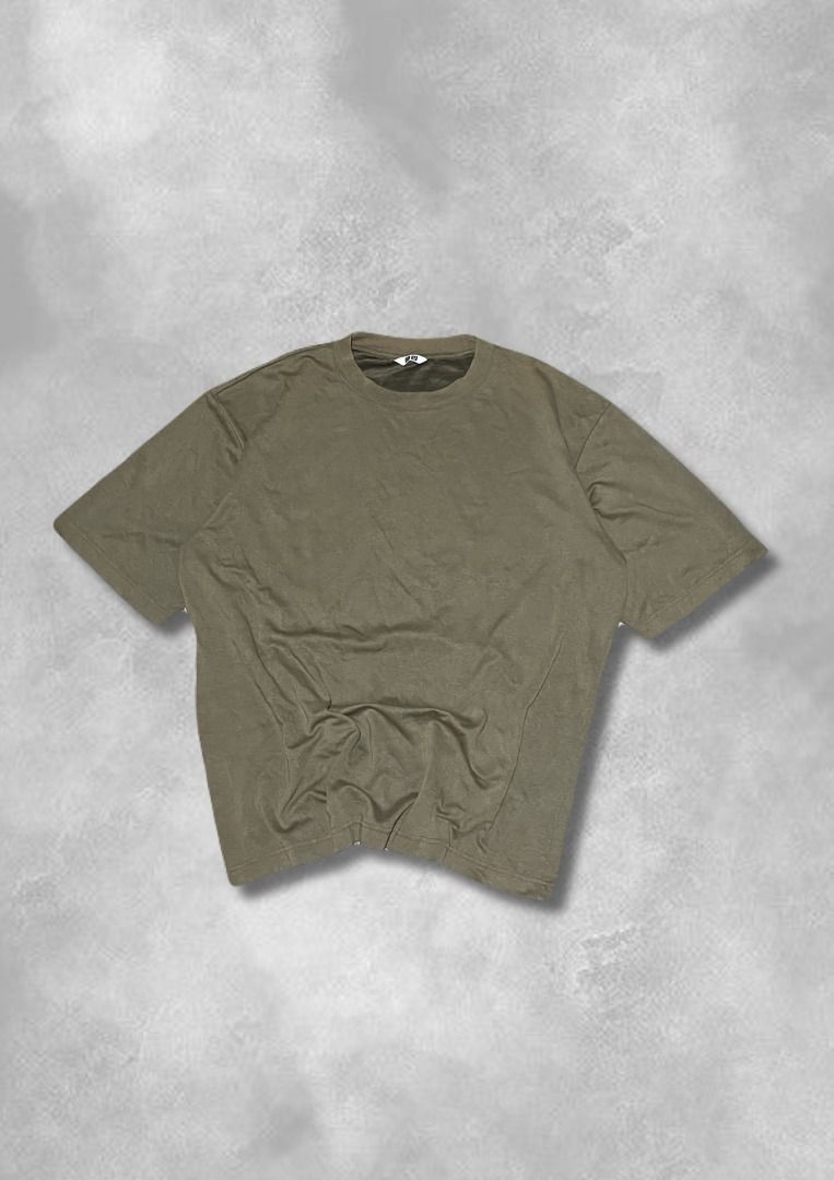 Uniqlo Airism Tee - Olive Green (Category: Tshirts & Polo Shirts ) located in Cabuyao City. Submitted by dead_mans_clothes (Listing ID 1432586533, Image 1). Description: 23x27 - L flaw/s: missing size tag +shipping fee.